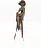 BRONZEN SCULPTUUR GENAAMD -ZITTEND AAN DE BAR-