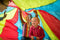 BS Toys Parachute Spel met Gat - Buitenspeelgoed - Vangspel - Doekspel 3 tot 12 Spelers - Spelletjes voor kinderen - Buiten speelgoed - Buitenspel - Buiten Spellen - Tuin Speelgoed - Strandspeelgoed - 3 Meter doek