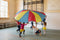 BS Toys Parachute Spel met Gat - Buitenspeelgoed - Vangspel - Doekspel 3 tot 12 Spelers - Spelletjes voor kinderen - Buiten speelgoed - Buitenspel - Buiten Spellen - Tuin Speelgoed - Strandspeelgoed - 3 Meter doek