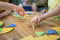 BS Toys Tol en Match Spel - Educatief Spel voor Kinderen - Ontwikkel Hand-Oog Coördinatie en Patroonherkenning - Vanaf 6 Jaar - 2-4 Spelers