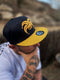 Capiche® Snapback Pet Heren – King Clown – Midnight Blauw & Geel – Verstelbaar met Druksluiting – Sportcap – Baseball Cap – Mannen Cap – Clown Pet