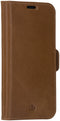 Dbramante1928 iPhone 13 Pro Max - Flip cover - Magneetsluiting en ruimte voor pasjes - Cognac