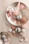 The perfect piece Doos Van 6 Kerstballen Bloemen Glas Blinkend Zilver Small