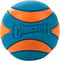 Chuckit! Ultra Squeaker Bal - Hondenspeelgoed - Hondenbal - Duurzaam rubber - Medium - Ø6 cm - Blauw/Oranje - 1 Stuks