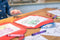 Crayola - Mini Kids - Hobbypakket - Afwasbare Dry-Erase Activiteiten Mat - Kunst & Knutselset Voor Kinderen