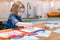 Crayola - Mini Kids - Hobbypakket - Afwasbare Dry-Erase Activiteiten Mat - Kunst & Knutselset Voor Kinderen