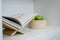 MOOISA - Fruitschaal - Travertine 24x10cm - rond marmer dienblad - vierkant marmer dienblad - decoratie schaal - tapasplank - serveerplank