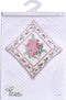 Thea Gouverneur - Borduurpakket met telpatroon - 2034A - Voorgesorteerde DMC Garens - Rozen Boeket kussen - Aida - 35 cm x 35 cm - DIY Kit