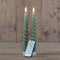Anna's Collection LED dinerkaarsen swirl - 23 cm - jade groen - afstandsbediening (2 stuks)