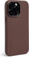 DECODED Back Cover - iPhone 14 Pro Max - Hoogwaardig Europees Leer - Hoesje met Metalen Knoppen - Magnetische Technologie van Apple - Donker Bruin