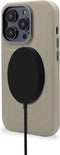 DECODED Embossed Back Cover - iPhone 14 Pro - Hoogwaardig Europees Leer - Hoesje met Metalen Knoppen - Magnetische Technologie van Apple - Beige, Grijs