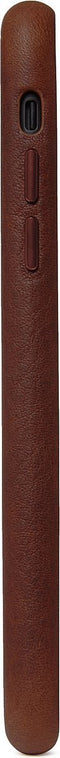 DECODED Leren Back Cover - iPhone 11 - Hoogwaardig Europees Leer - Hoesje met Metalen Knoppen - Bruin