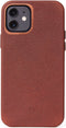 DECODED Leren Back Cover - iPhone 12 Mini - Hoogwaardig Europees Leer - Hoesje met Metalen Knoppen - Magnetische Technologie van Apple - Bruin