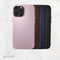 DECODED Leren Back Cover - iPhone 13 Pro - Hoogwaardig Europees Leer - Hoesje met Metalen Knoppen - Magnetische Technologie van Apple - Zwart