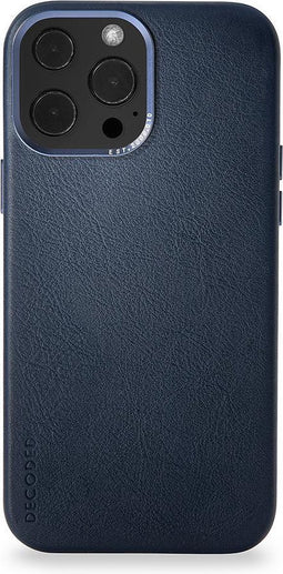 DECODED Leren Back Cover - iPhone 13 Pro Max - Hoogwaardig Europees Leer - Hoesje met Metalen Knoppen - Magnetische Technologie van Apple - Donker Blauw