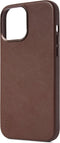 DECODED Leren Back Cover - iPhone 13 Pro Max - Hoogwaardig Europees Leer - Hoesje met Metalen Knoppen - Magnetische Technologie van Apple - Bruin