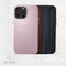 DECODED Leren Back Cover - iPhone 13 Pro Max - Hoogwaardig Europees Leer - Hoesje met Metalen Knoppen - Magnetische Technologie van Apple - Donker Blauw