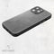 DECODED Leren Back Cover - iPhone 13 Pro Max - Hoogwaardig Europees Leer - Hoesje met Metalen Knoppen - Magnetische Technologie van Apple - Zwart