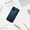 DECODED Leren Back Cover - iPhone 13 Pro Max - Hoogwaardig Europees Leer - Hoesje met Metalen Knoppen - Magnetische Technologie van Apple - Donker Blauw