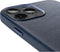 DECODED Leren Back Cover - iPhone 13 Pro Max - Hoogwaardig Europees Leer - Hoesje met Metalen Knoppen - Magnetische Technologie van Apple - Donker Blauw