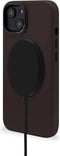 DECODED Leren Back Cover - iPhone 14 - Hoogwaardig Europees Leer - Hoesje met Metalen Knoppen - Magnetische Technologie van Apple - Donker Bruin