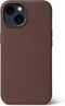 DECODED Leren Back Cover - iPhone 14 Plus - Hoogwaardig Europees Leer - Hoesje met Metalen Knoppen - Magnetische Technologie van Apple - Donker Bruin
