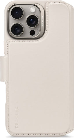 DECODED Leren Detachable Wallet Case voor iPhone 16 Pro Max - 2-in-1 Magnetisch Afneembaar Hoesje met Pasjeshouder - Premium ECCO Leer - Geschikt voor MagSafe - Clay Beige