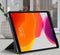 DECODED Slim Cover - Hoogwaardig Full-Grain Leren Book Case, Multi-Stand Hoes geschikt voor iPad (8th gen) / (7th gen) - Zwart