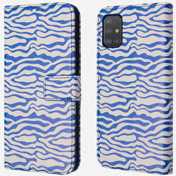 Design Bookcase voor de Samsung Galaxy A51 - White Blue Stripes
