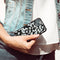 Design hoesje voor de iPhone 13 - Bloem - Wit / Zwart