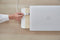 Monitorstandaard met snellader en draadloos opladen voor 3-in-1 apparaten POUT EYES 8 witte kleur
