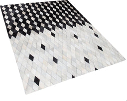 MALDAN - Patchwork vloerkleed - Lichtbeige - 160 x 230 cm - Koeienhuid leer