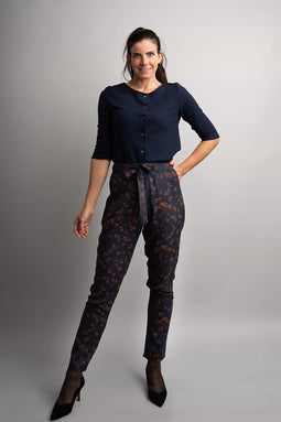 Donkerblauwe pantalon met bloemen