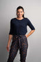 Donkerblauwe pantalon met bloemen