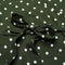 Donkergroene wikkeljurk met driekwart mouwen.