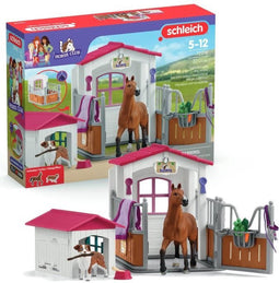 Doos met Hannoveraanse merrie en Australische herder, paardenbeeldje en accessoires, SCHLEICH 72218 Horse Club, 5 jaar