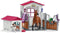 Doos met Hannoveraanse merrie en Australische herder, paardenbeeldje en accessoires, SCHLEICH 72218 Horse Club, 5 jaar