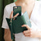 Selencia Hoesje Geschikt voor iPhone SE (2022) / SE (2020) / 8 / 7 / 6s / 6 Hoesje Met Pasjeshouder - Selencia Eny Uitneembare Vegan Lederen Clutch - Groen