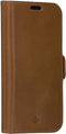 dbramante1928 iPhone 13 - Flip cover - Magneetsluiting en ruimte voor pasjes - Cognac