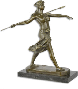 EEN BRONZEN BEELD VAN EEN AMAZONEKRIJGER