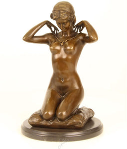 EEN BRONZEN SCULPTUUR GENAAMD NIEUWE KETTING