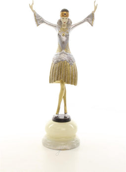 EEN BRONZEN SCULPTUUR VAN EEN TULBANDDANSERES OP JADE SOKKEL