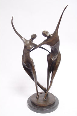EEN MODERNISTISCHE BRONZEN SCULPTUUR VAN EEN DANSEND PAAR