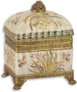 EEN OP MESSING GEMONTEERDE PORSELEINEN DOOS MET DEKSEL