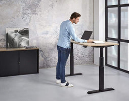 Elektrisch verstelbare zit/sta werkplek Basic breed 180CM diep 80CM bladkleur Antraciet eiken framekleur Wit (RAL9010)