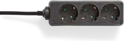 Nedis Stekkerdoos - Randaarde stekker / Type F (CEE 7/7) - 3-wegs - 1.50 m - 3680 W - 16 A - Soort aarding: Zijcontacten - 230 V AC 50/60 Hz - Hoek van stopcontact: 45 ° - H05VV-F 3G 1,5 mm² - Zwart
