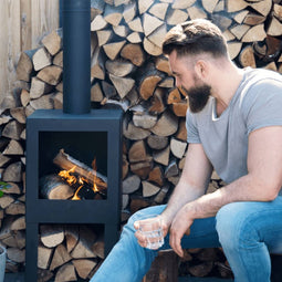 Esschert Design - Buitenkachel met houtopslag zwart - Vuurhaard - Staal - Zwart