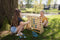BS Toys 4 bij elkaar - Strategisch Spel vanaf 6 Jaar - Geschikt voor 2 Spelers - Groen/Blauw - 4 op een rij - Spelletjes voor kinderen - Buiten speelgoed - Buitenspel - Buiten Spellen - Tuin Speelgoed - Houten speelgoed - Gezelschapsspel