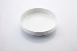 Porseleinen klein diep bord van Pieter Stockmans (dia 140 x H 30mm)