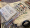 Fixfirst - Kinder verbandtrommel met leuke kinderpleisters - inclusief wandbeugel - complete verbanddoos.